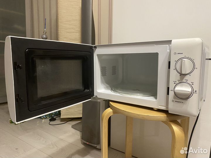 Микроволновая печь соло BBK 20MWS-716M/W