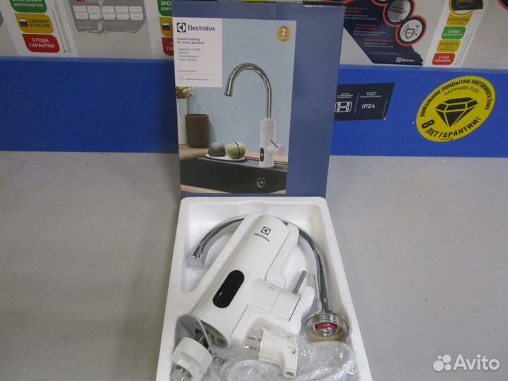 Водонагреватель проточный Electrolux Taptronic (Wh