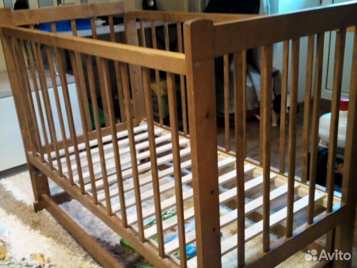 Продам кроватку детскую маятник