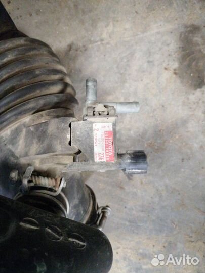 Патрубок воздушного фильтра Toyota Voxy AZR60G