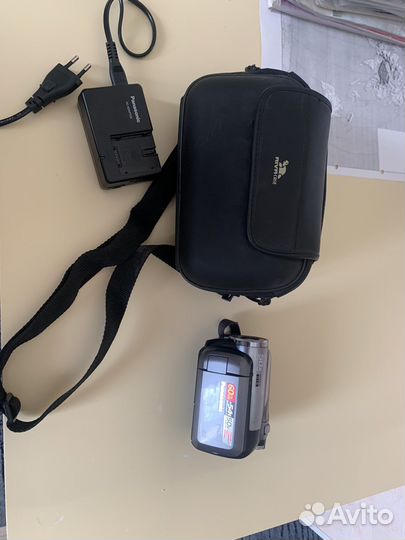 Компактная видеокамера