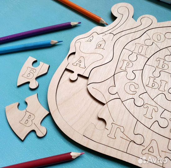 Алфавит-улитка из дерева