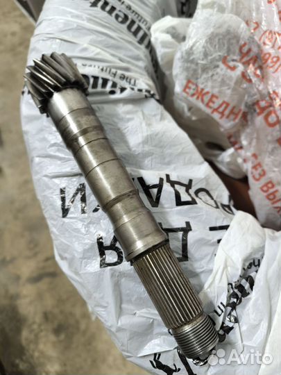 Вторичный вал АКПП 01м