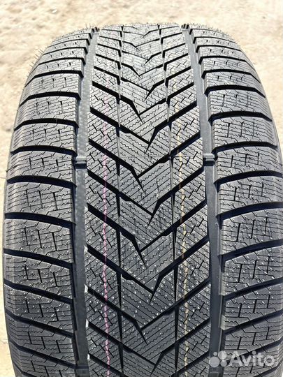 Sonix WinterXPro 999 275/40 R22 и 315/35 R22 108U