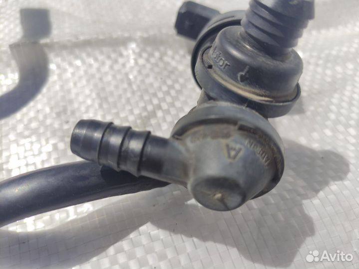 Тройник вакуумного усилителя Volvo S40