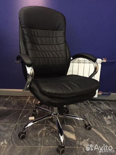 Кресло компьютерное для руководителя Valencia M