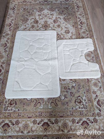 Коврики для ванной белые