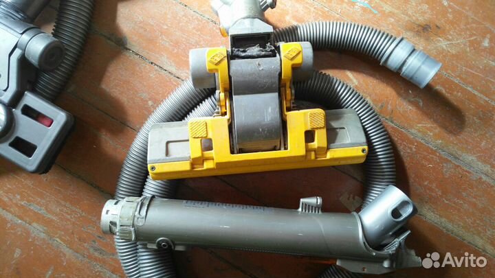 Замена щётки Dyson