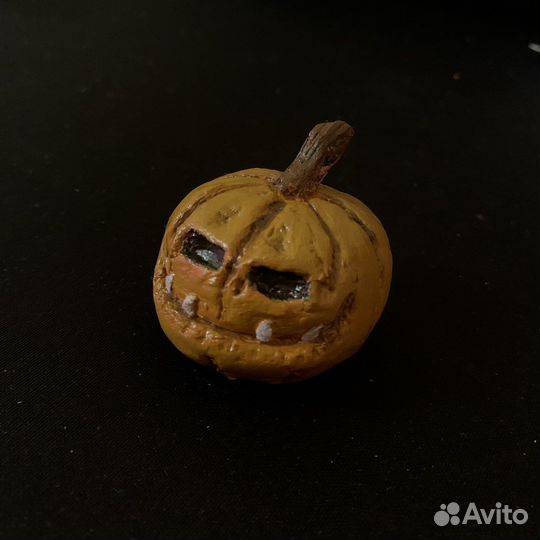 Фигурка из глины тыквы хеллоуин