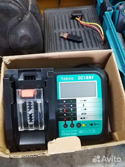 Зарядное устройство для аккумуляторов Makita