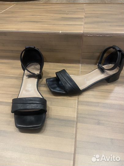 Босоножки tamaris кожа 38