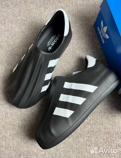 Кеды adidas adifom superstar на руках