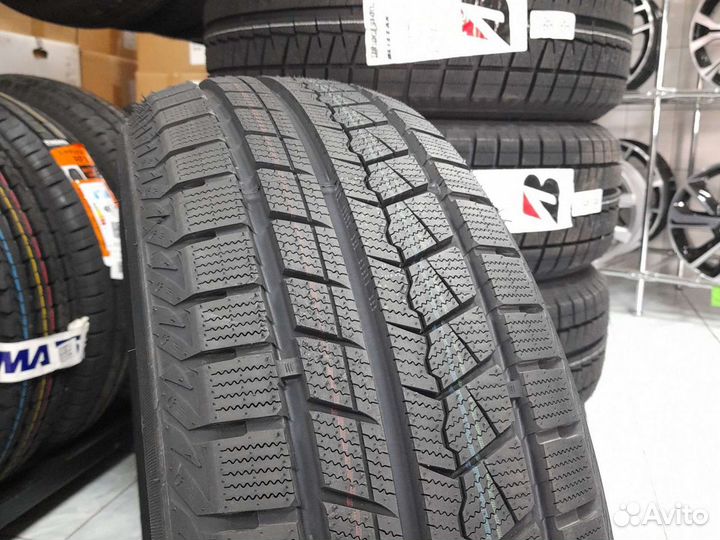 Roadmarch Snowrover 868 225/60 R17