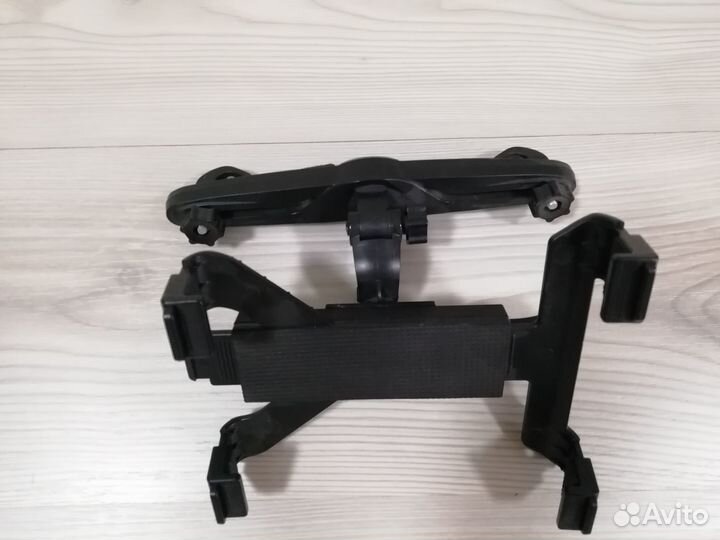 Универсальный держатель для планшета в авто