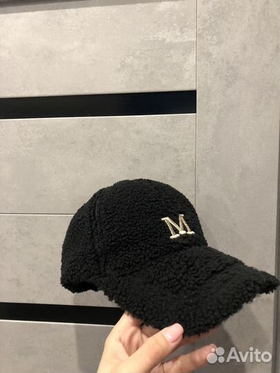 Кепка чёрная женская