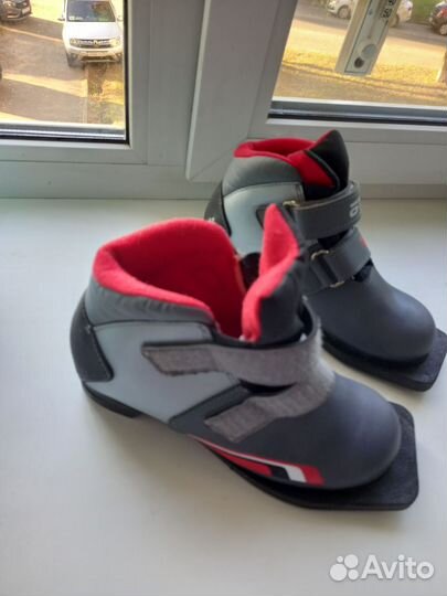 Лыжные ботинки atemi р.33 на мальчика или девочку