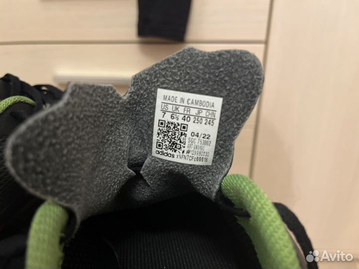 Футбольные бутсы adidas