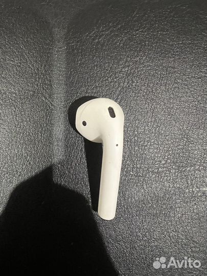 Продаю левый наушник airpods