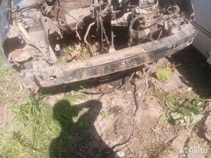 Усилитель бампера передний Renault Laguna