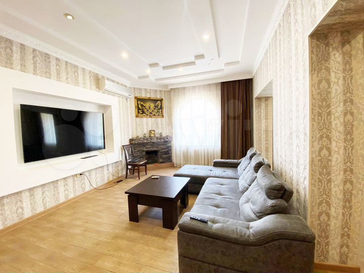 Дом 224,9 м² на участке 7,6 сот.