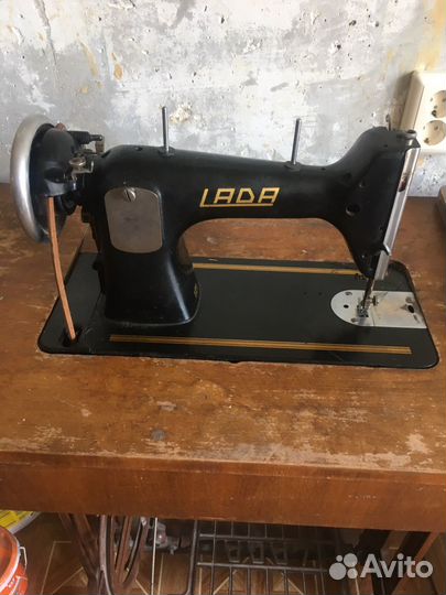 Швейная машина Kohler в тумбе