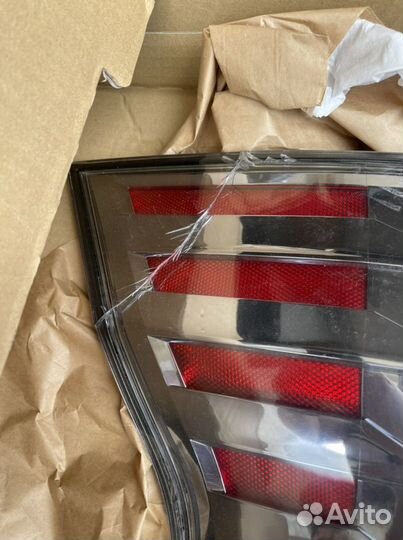 Задний правый фонарь lexus gx460 с трещиной