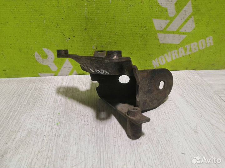 Кронштейн двигателя Фольксваген Гольф 3 Венто