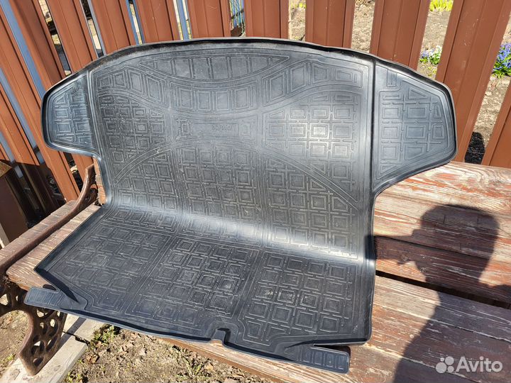 Коврик Поло Лифтбэк, знак аварийной остановки