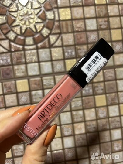 Декоративная косметика. Тени. Пудра. Блеск для губ