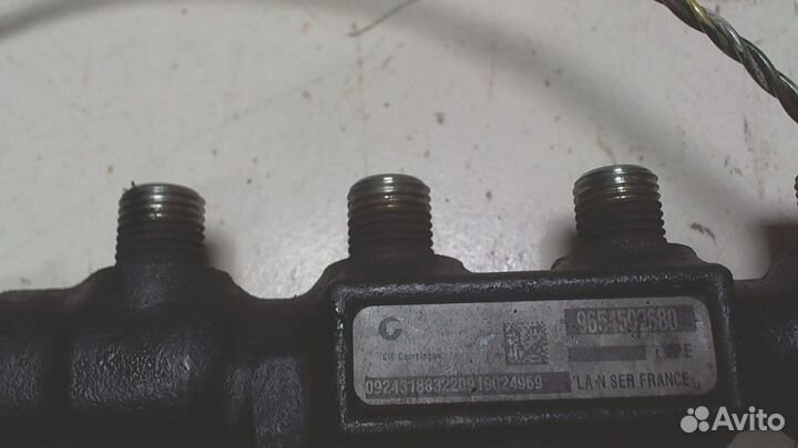 Рампа топливная Volvo S40 2004, 2009