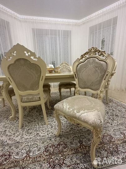 Стол обеденный и стулья