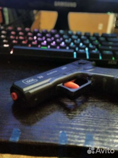 Пистолет игрушечный