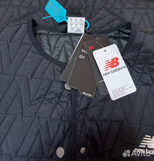 Куртка New Balance AWJ14355-BK