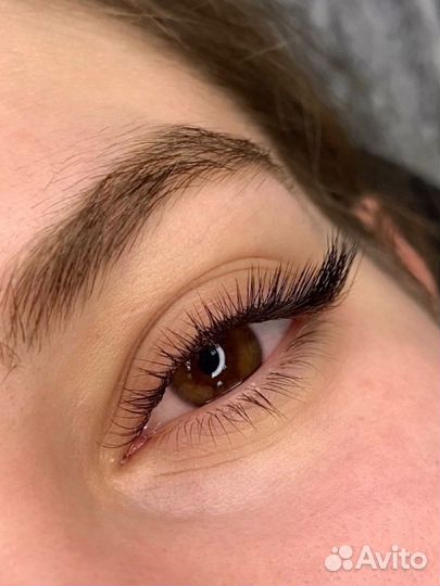 Наращивание ресниц, оформление бровей