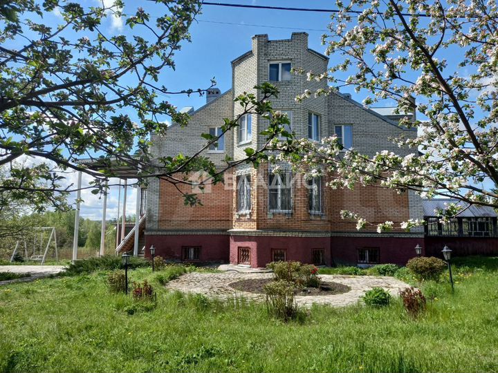 Дом 432,4 м² на участке 33,8 сот.