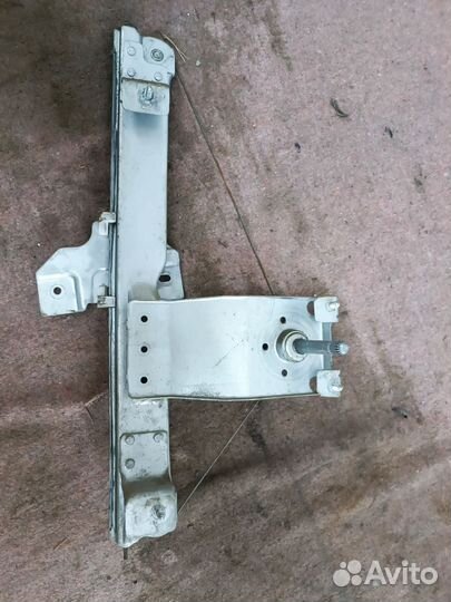 Стеклоподъёмник механический задний левый renault
