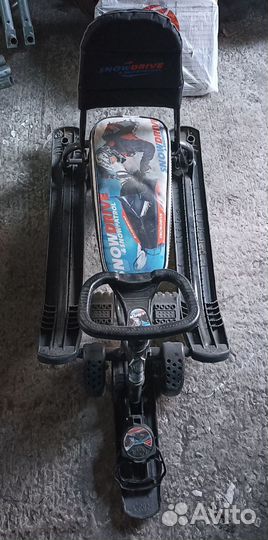 Детский снегокат с ручкой и колесами