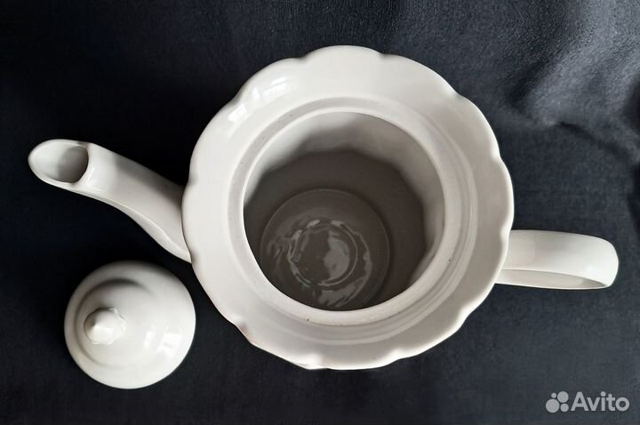 Чайник фарфоровый