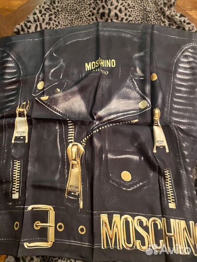 Новый платок Moschino