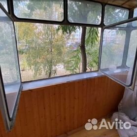 Деревянные окна на балконе: особенности установки, материала, цены
