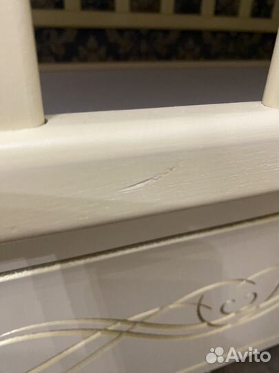 Детская кроватка с маятником и ящиком