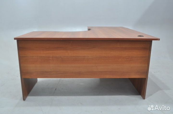 Стол офисный угловой с тумбой