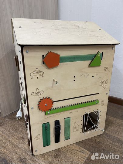 Бизиборд домик большой 55 см