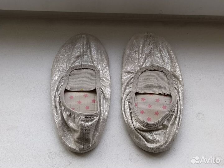 Булавы sasaki 36.Скакалки 2 шт. Лента. Купальники