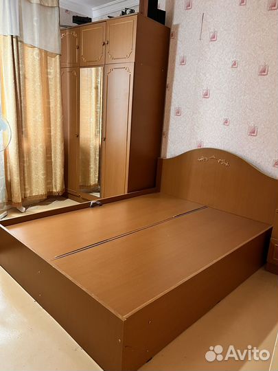 Спальный гарнитур