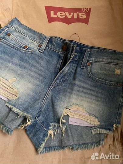 Продаю джинсовые шорты Levis