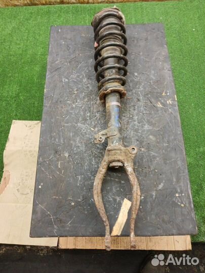 Амортизатор передний правый Mazda 6 GH 1.8