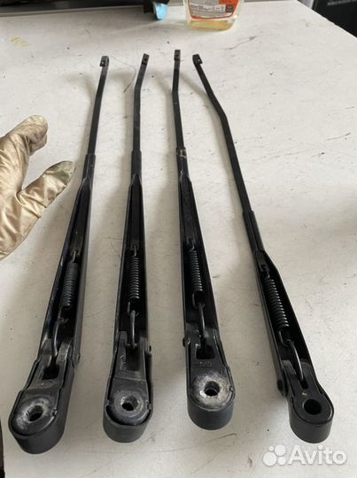 Поводок дворника Renault Logan 2005-2014