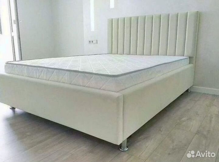 Кровать с изголовьем