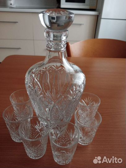 Графин с рюмками